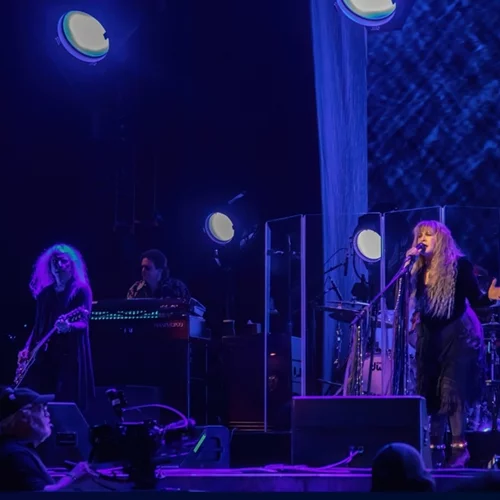 Η Stevie Nicks τραγουδά για τα αναπαραγωγικά δικαιώματα των γυναικών