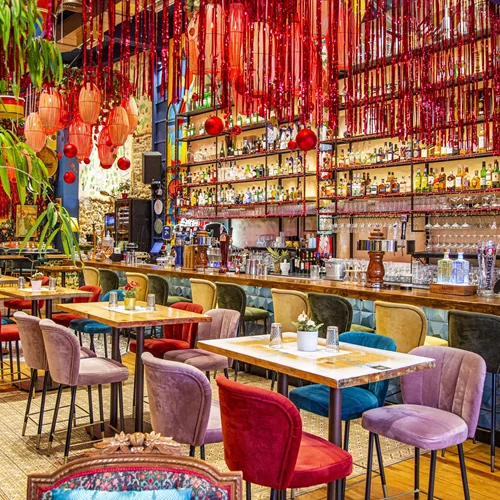 "En Aithria Athens": Το νέο meeting point στο κέντρο της Αθήνας