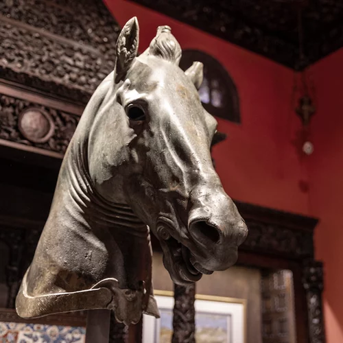 Είχε μανία η αρχαία Αθήνα με τα άλογα; Η νέα έκθεση στην Αμερικανική Σχολή απαντάει καταφατικά και με στοιχεία