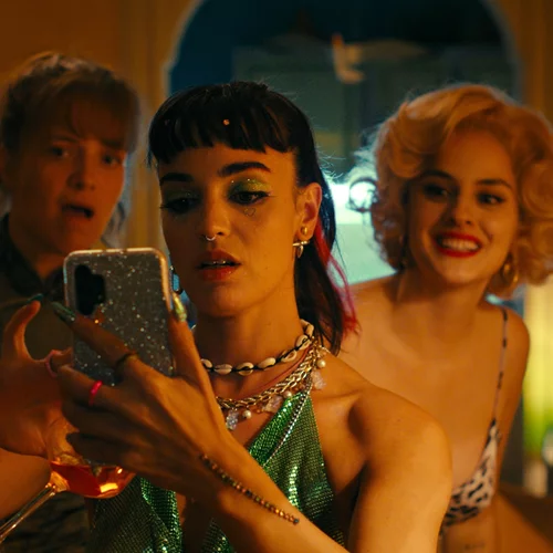 "Οι Μπαλκονάτες": επιστροφή στο γυναικείο βλέμμα