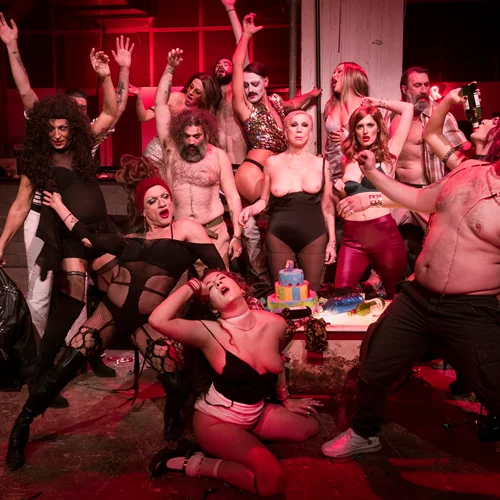 Πρεμιέρα για τα "Κόκκινα φανάρια" του Βασίλη Μπισμπίκη και όσα θα δούμε στο Cartel