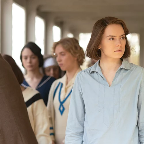 "Η Νεαρή Γυναίκα και η Θάλασσα" έρχονται στο Disney+ με την Ντέιζι Ρίντλεϊ σε πρώτο ρόλο