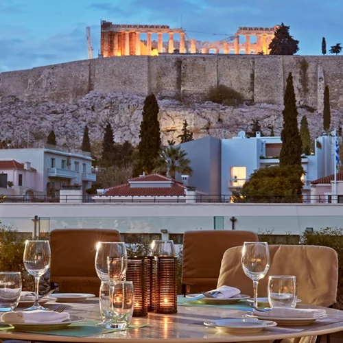 "Point-A": Ένα rooftop-ποίημα για δείπνο και κοκτέιλ με θέα Ακρόπολη