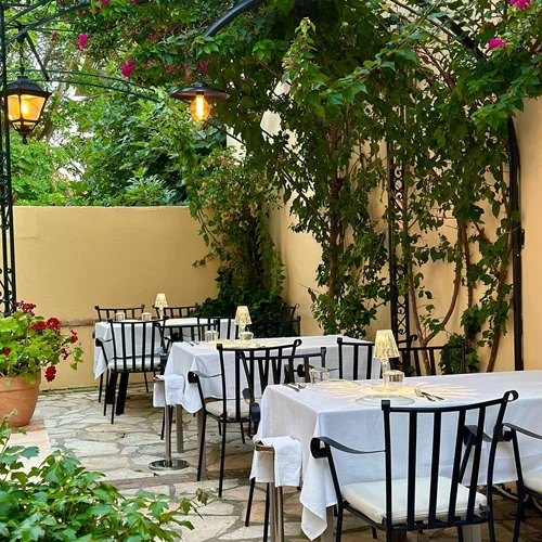 S.Pellegrino: Μας υποδέχεται στο "Fishalida’s Garden"