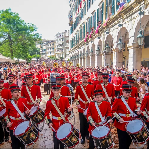 Last minute Πάσχα στην Ελλάδα: Προορισμοί για γιορτές γεμάτες παράδοση, φύση και γεύση