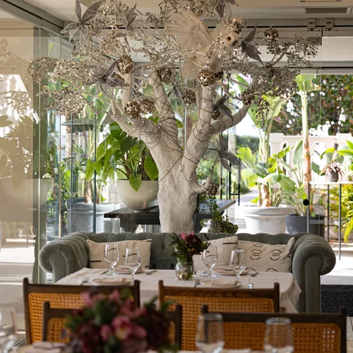 "Colonial": Γιορτινή λάμψη μέσα στο πράσινο