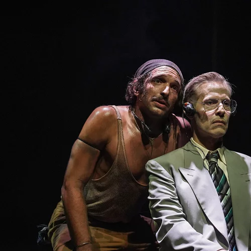 Έξι παραστάσεις παίζονται σε επανάληψη