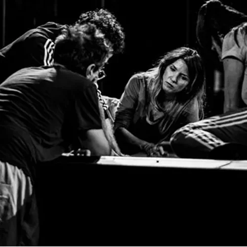 "Ο όρκος της Ευρώπης": Πλησιάζει η πολυαναμενόμενη παράσταση που φέρνει τη Ζιλιέτ Μπινός και έναν πολυπολιτισμικό θίασο στην Επίδαυρο