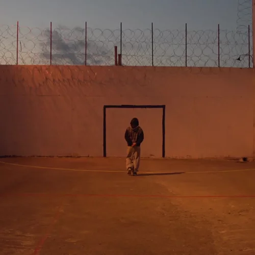 "Re/member your House": Η αναδρομική έκθεση του Μενέλαου Καραμαγγιώλη αφηγείται ιστορίες αφανών ηρώων της καθημερινότητας