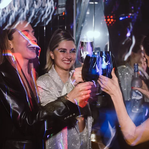 Η ντίσκο "Cinderella" υποδέχεται ξανά τα Disco Noir parties