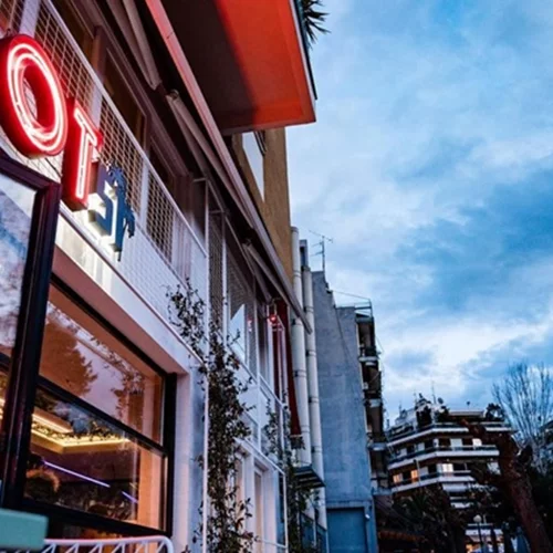 Στην πλατεία Βραζιλίας για μια φιέστα με ποτό, φαγητό και μουσικές