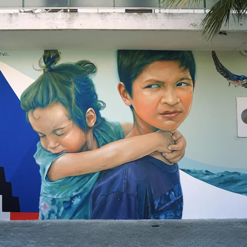 Αφιερωμένη στην αδελφοσύνη και την ενότητα η τοιχογραφία που κοσμεί πλέον το Κέντρο Νεότητας του Δήμου Χαλανδρίου