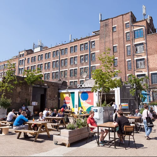 Peckham: η ανερχόμενη γειτονιά του Λονδίνου όπου πολυπολιτισμικότητα και πρωτοπορία πάνε χέρι χέρι