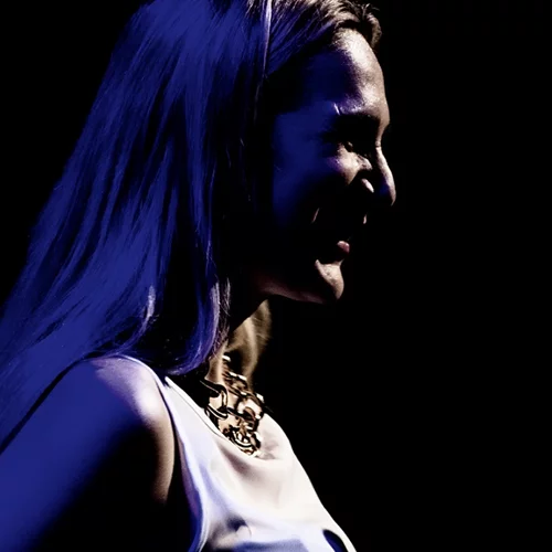 Βίκυ Καρατζόγλου: Λαϊκά αριστουργήματα στο "Σταυρό του Νότου Plus"