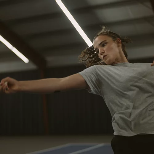 Η Τζούλι Μένει Σιωπηλή