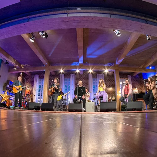 Το "Μουσικό κουτί" μάς γνέφει το πιο καλοκαιρινό "εις το επανιδείν"