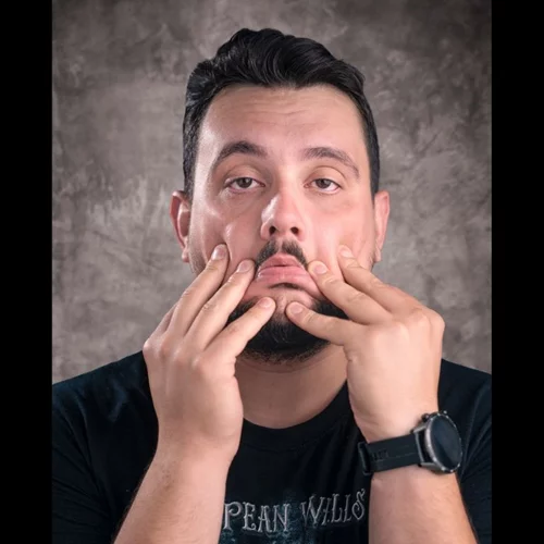 "Κανονική δουλειά": O Στέλιος Ανατολίτης επιστρέφει με την τρίτη του σόλο παράσταση