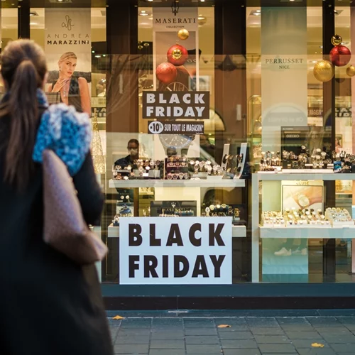 Πώς ξεκίνησε η μανία με την Black Friday;