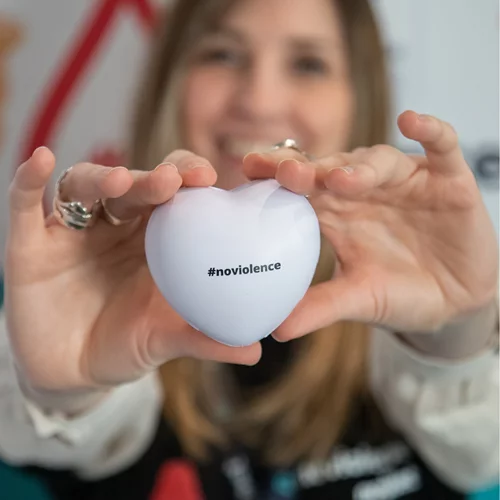 "Όποια ομάδα κι αν είσαι σε θέλουμε!": Δράση αιμοδοσίας #noviolence από τη Novibet