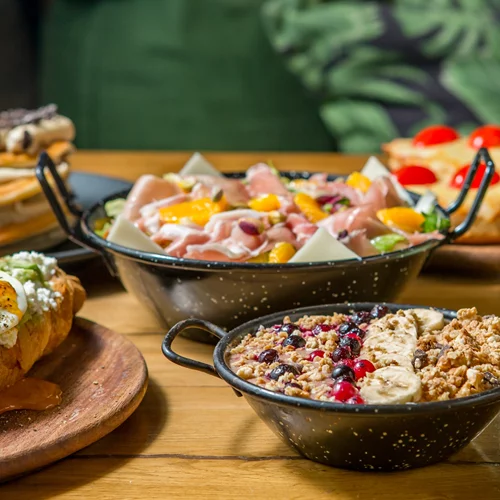 Στον "Italus" στην Καλλιθέα το brunch είναι η αφορμή για να γίνεις μέρος της πιο ζωντανής παρέας