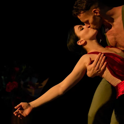 H Ναταλία Οσίποβα είναι η μοντέρνα "Κάρμεν" που έρχεται στο Ηρώδειο