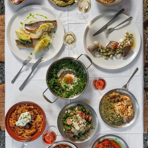 Στο "Καπάνι Μάρκετ" του Μεταξουργείου η βαθιά νοστιμιά υπερτερεί του hype