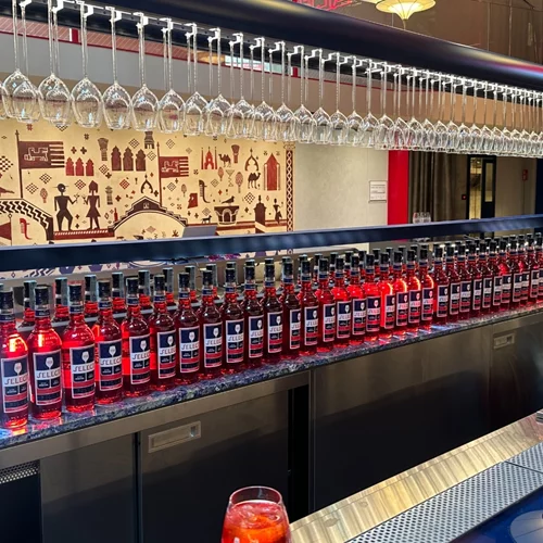 "Ca' Select": Μπήκαμε στο εντυπωσιακό νέο σπίτι του αυθεντικού βενετσιάνικου Spritz