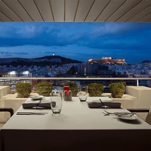 To "Première" είναι ψηλά στη λίστα μας για την επόμενη γαστρονομική έξοδο σε roof garden