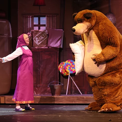 "Η Μάσα και ο Αρκούδος" περιοδεύουν στα ανοιχτά θέατρα