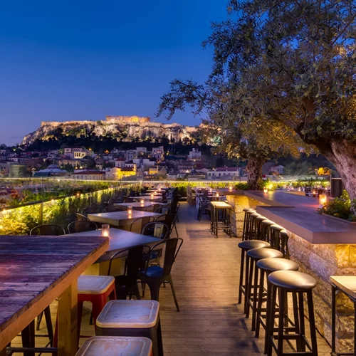 To "360 Cocktail Bar & Restaurant" γιορτάζει τα 10α γενέθλιά του!