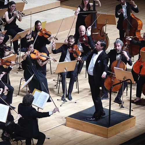 Εορταστικές μουσικές εκδηλώσεις με έντονα αρώματα Βιέννης και Πουτσίνι: εντυπωσιακές συναυλίες Καμεράτας- Πέτρου στο Μέγαρο και μία απογοητευτική "Νυχτερίδα"!