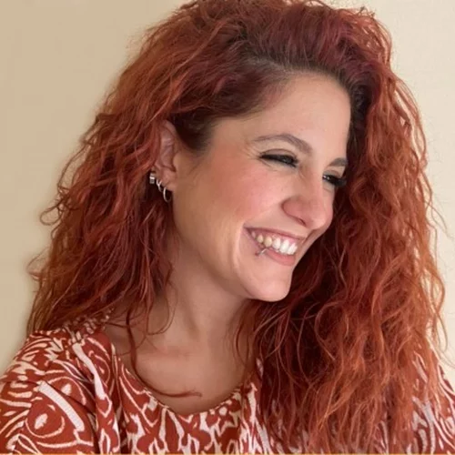 "Η σκηνή του stand up comedy στην Ελλάδα": Η Σοφία Δήμου μας γράφει για το βιβλίο της