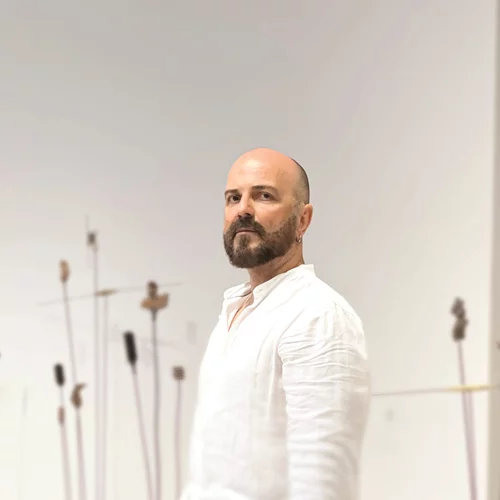 "Πνοή": Ο Μιχάλης Δέλτα εμπνέεται από το πρωτοποριακό έργο του Takis