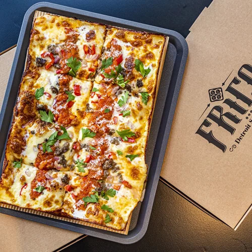 'Frico': Για Detroit style πίτσα στο Χαλάνδρι