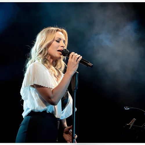 Πέγκυ Ζήνα & Χρήστος Νικολόπουλος: Μια απρόσμενη μα επιτυχημένη συναυλία στο Αίθριο Θέατρο Αμαρουσίου