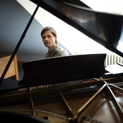 Michael Djupstrom: Η παγκόσμια πρεμιέρα της Αθήνας, ο George Enescu και οι δίσκοι του θείου από την Αυστραλία