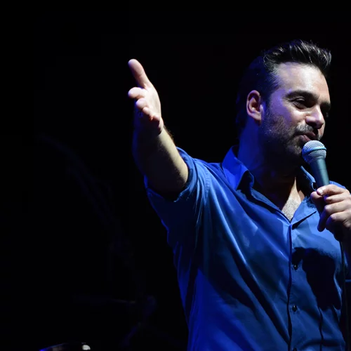 Ο Δώρος Δημοσθένους λέει "Let the party begin!"