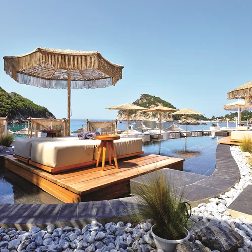 "Akron": All-day απόλαυση πάνω στη θάλασσα