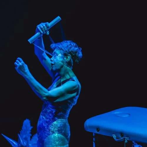 Μετά τα 50 (δεν) σταματάει: οι νέοι/ες καλλιτέχνες/ιδες βλέπουν το γήρας αλλιώς