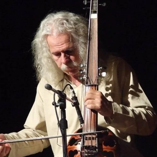 Ο Ross Daly καλεί σε ένα ταξίδι στον κόσμο της σύγχρονης τοπικής μουσικής