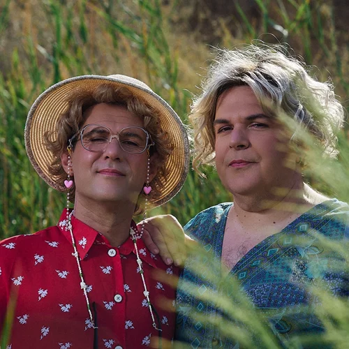 "Αι γυμνισταί": Η κωμωδία του Γιώργου Σίμωνα κυκλοφορεί σε βιβλίο