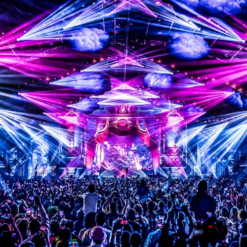 Εσύ με ποιον θα κάνεις glo up στο Tomorrowland Winter;