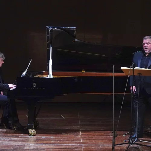 Άνισα ρεσιτάλ έντεχνου τραγουδιού από άξιους λυρικούς καλλιτέχνες (Πλατανιάς, Κωτσέλη) στο Μέγαρο