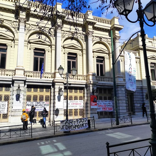 Τελειώνει η κατάληψη στο κτίριο Τσίλερ του Εθνικού Θεάτρου, ξεκινούν οι παραστάσεις