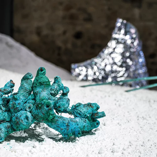 "Primary Tide": Ένα ταξίδι στην πολυδιάστατη τέχνη με την υπογραφή της Στεφανίας Στρούζα