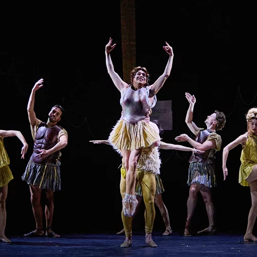 Μια διαφωτιστική διερεύνηση του λυρικού "θεάτρου μέσα στο θέατρο" στο φετινό Φεστιβάλ Όπερας του Γουέξφορντ