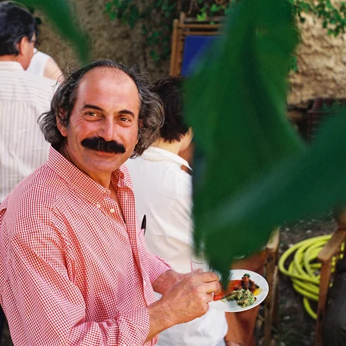 Στη Θεσσαλονική ο μεζές έχει το ούζο του: "Ούζο Μπαμπατζίμ"