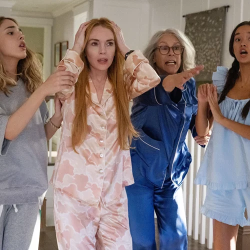 Η Τζέιμι Λι Κέρτις και Λίντσεϊ Λόχαν έχουν μία "Ακόμα Πιο Απίστευτη Παρασκευή" στο Disney+