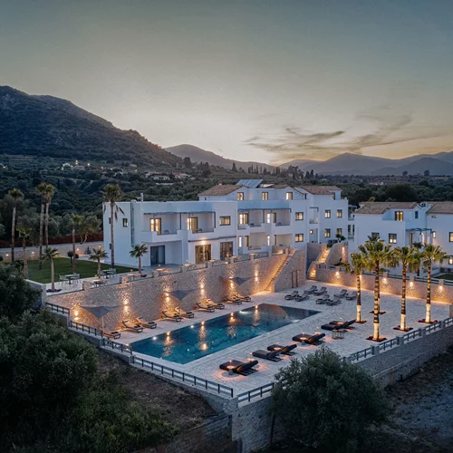 "Quattro Suites": Η μινιμαλιστική boho – chic άφιξη που θέτει νέα δεδομένα στη Μονεμβασιά