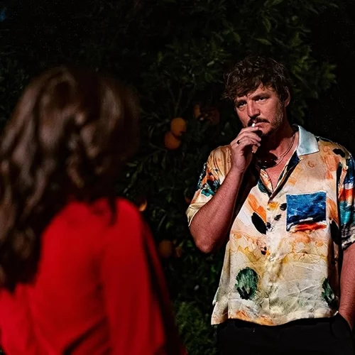 Ο Πέδρο Πασκάλ συναντά τον Γουόλτον Γκόγκινς στο 'The Uninvited'